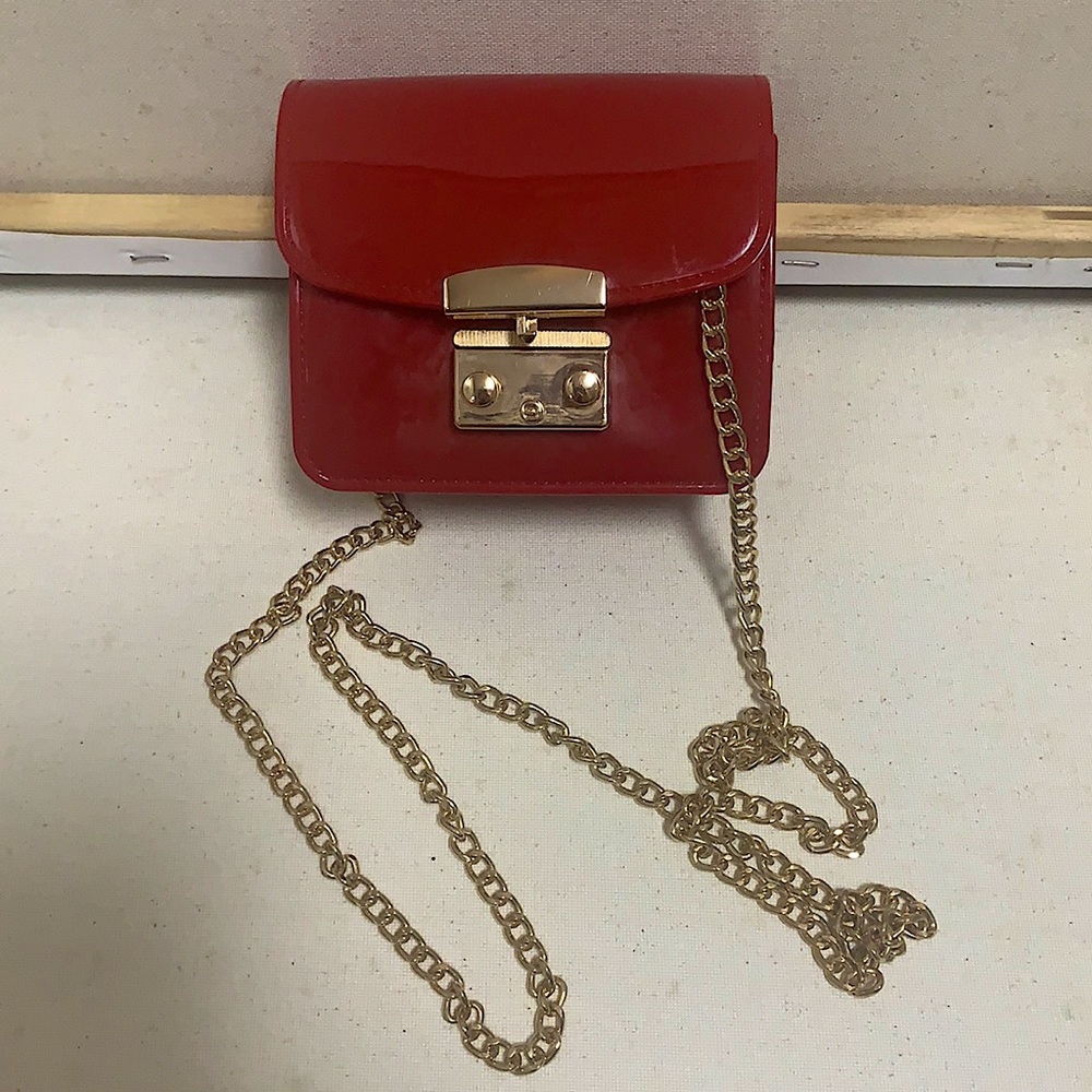 Small Red purse with gold chain